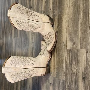 Bling bling cowgirl boots